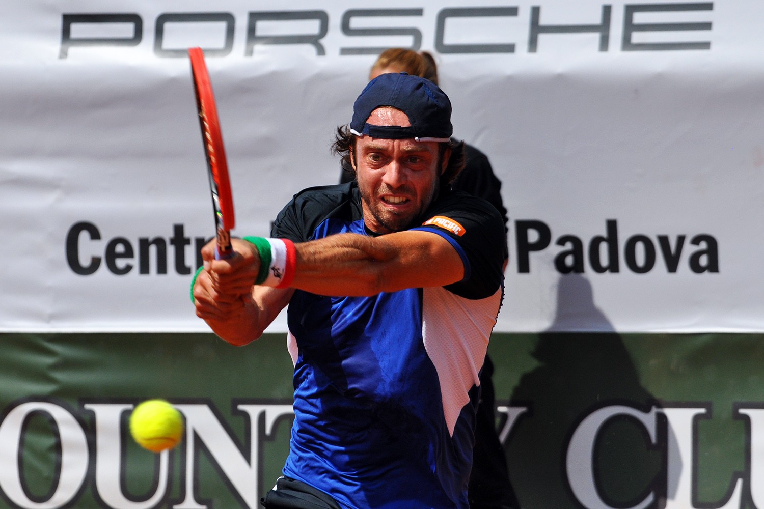 Paolo Lorenzi, 33 anni da Siena, ha vinto la seconda edizione degli Internazionali di Cortina d’Ampezzo sia in singolare che in doppio (in coppia con Matteo Viola) 